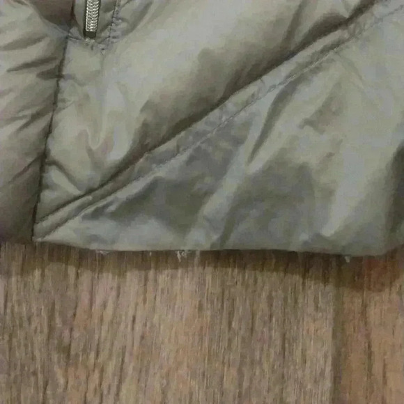 Michael Kors Taupe / Gold Tone Chevron Packable Down Coat Jacket Women's Size M - Picture 10 of 12